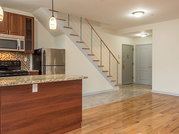 5th image of 217 Ocean Ave