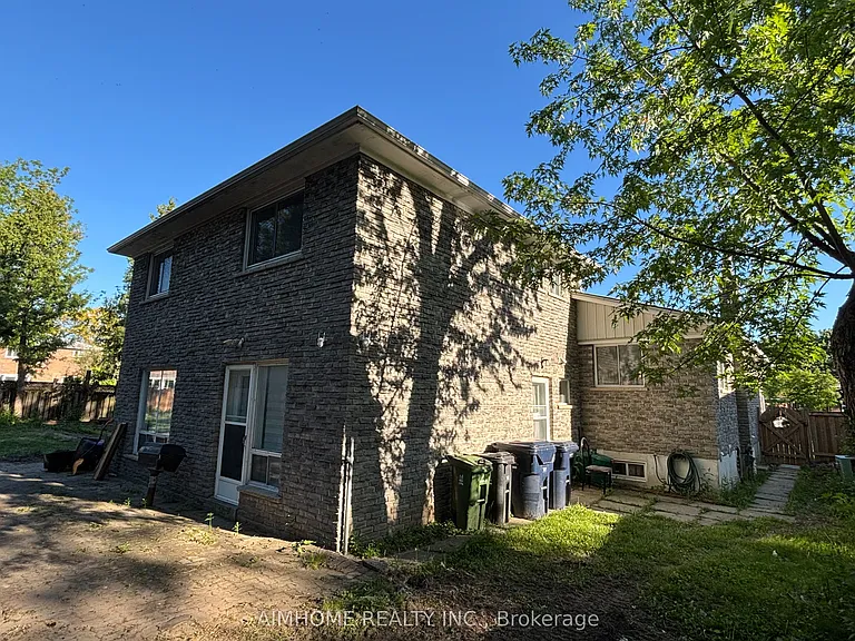 94 Broomfield Dr — Photo 2
