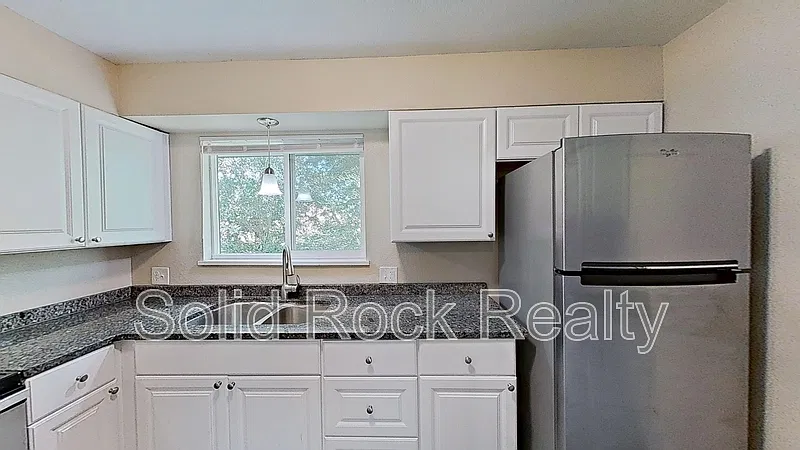 3 bed, 1.0 bath, 1000 sqft, $1,150 — Photo 2