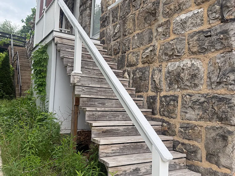 318 Washington St — Photo 16