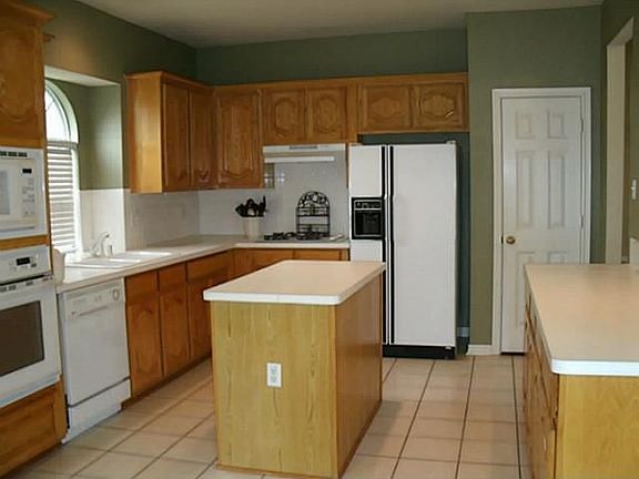 2nd image of 1509 Oxford Dr