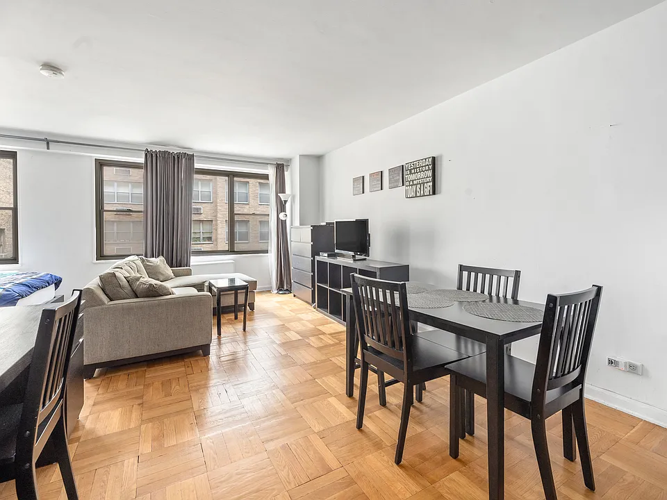 35 E 38th St #4K