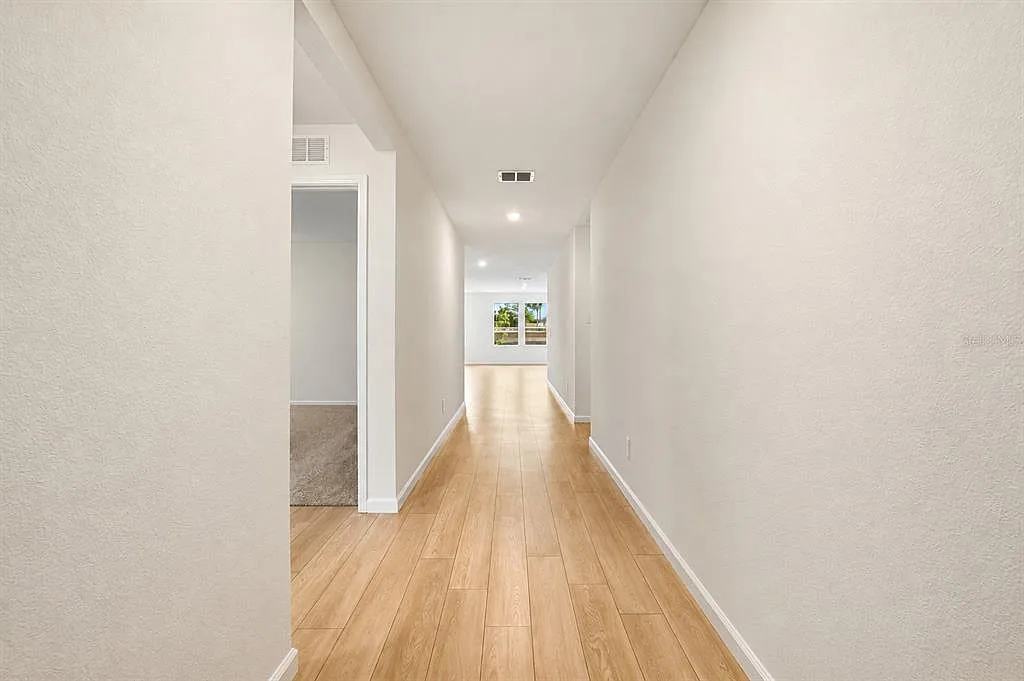 4 bed, 2.0 bath, 1733 sqft, $2,200 — Photo 2