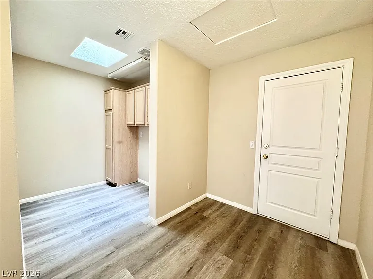 2671 N Murphy St — Photo 16