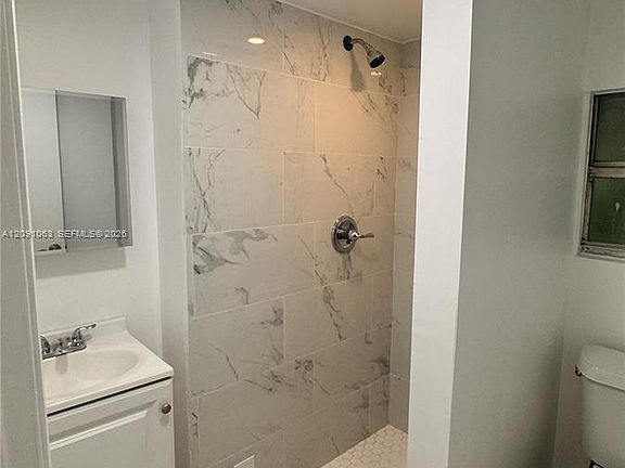 5th image of 1905 Harding St Unit 1