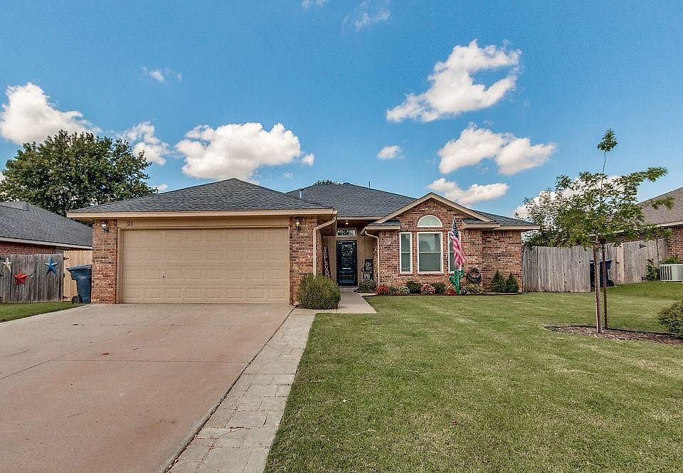 1st image of 21 Woodgate Dr