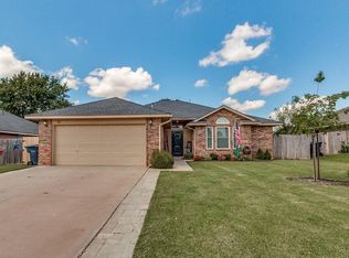 21 Woodgate Dr, Yukon, OK 73099