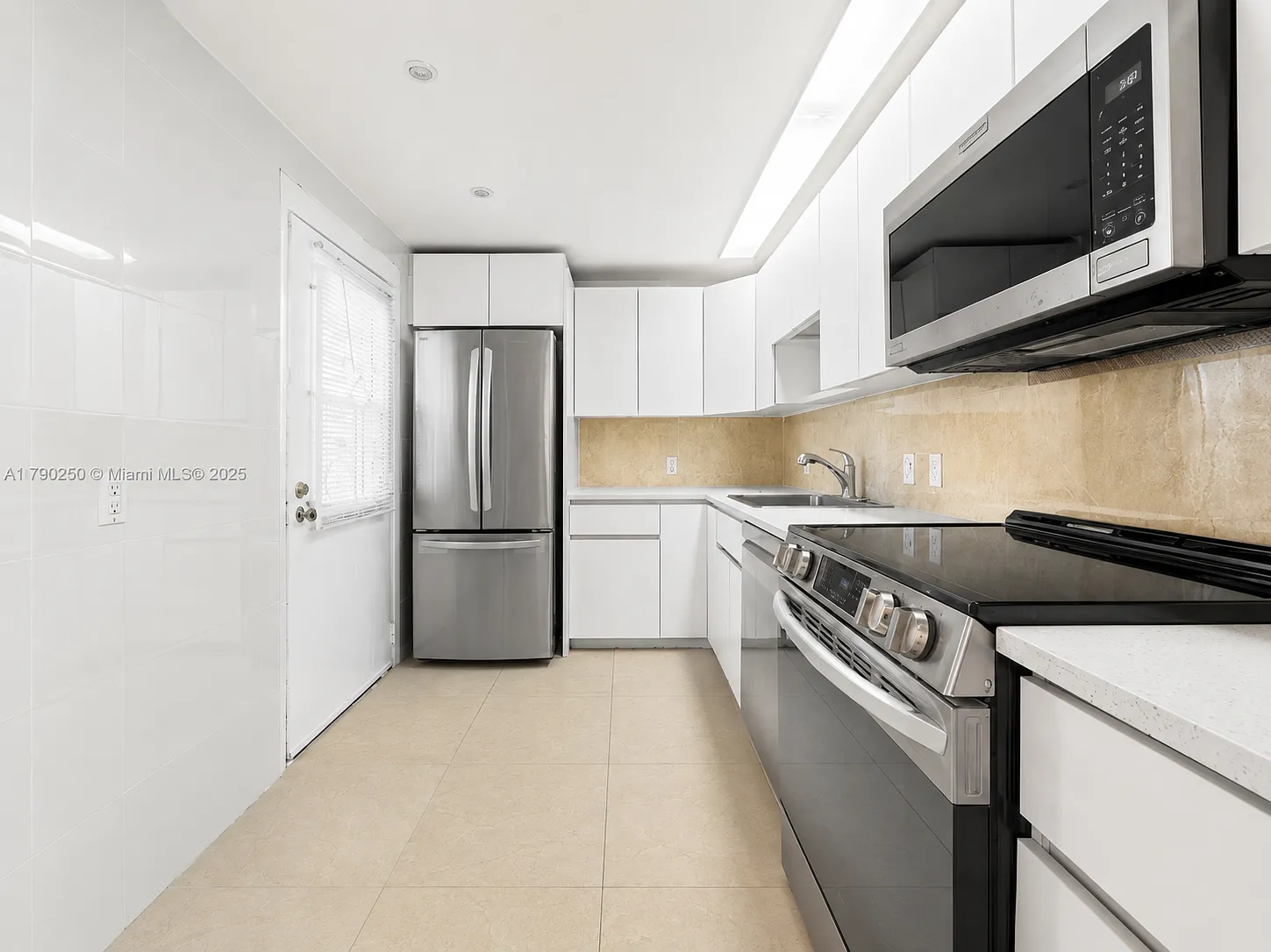 2 bed, 1081 sqft, $2,100 — Photo 1