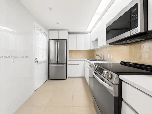 3401 N Country Club Dr, Aventura, FL