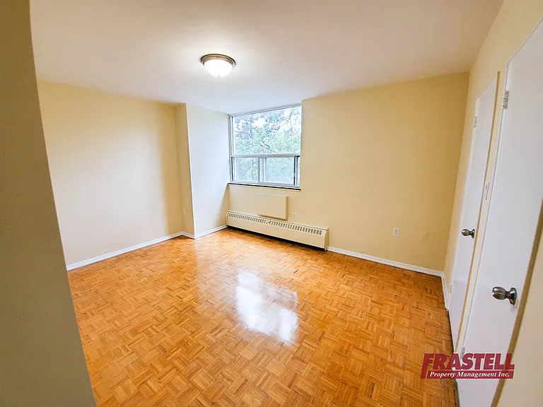 21 Mayfair Ave — Photo 31