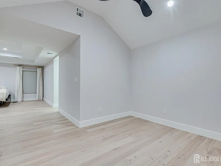 145 Center St — Photo 32