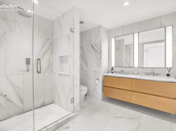 450 Washington Street image 8 of 19