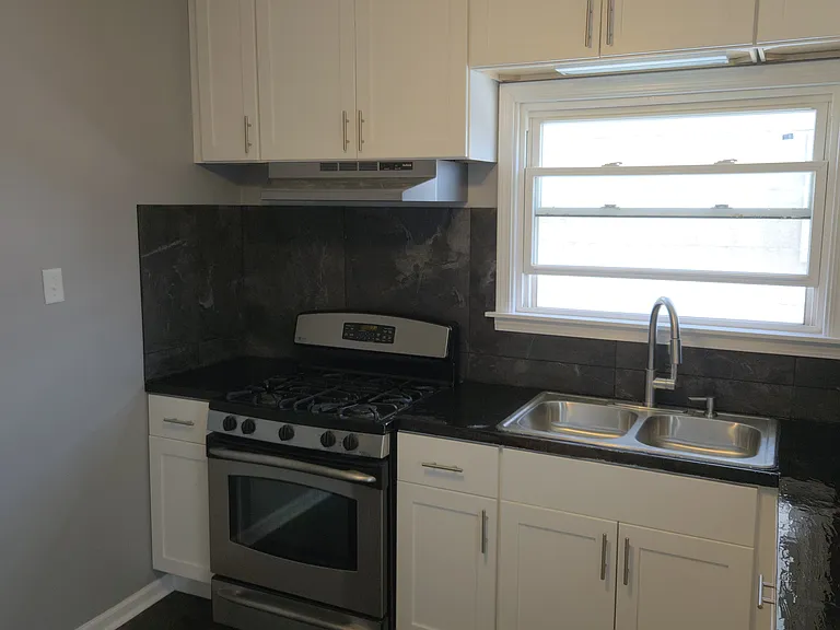 7429 W 58th Pl — Photo 5