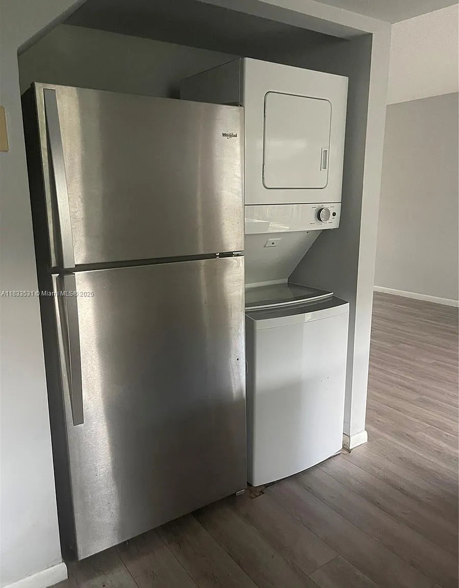 3 bed, 1302 sqft, $3,000 — Photo 4