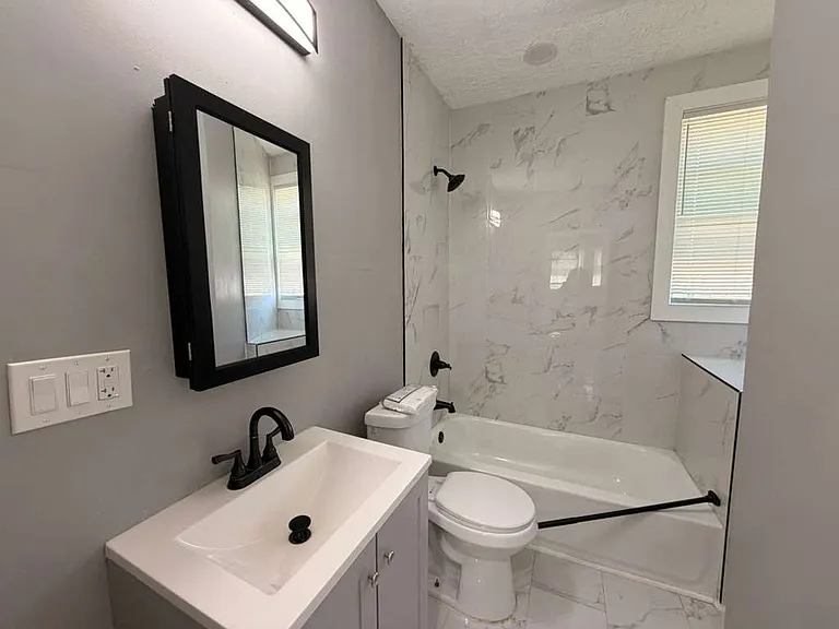 142 Rowe St #4A — Photo 3