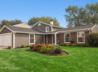 1037 Crofton Ln, Buffalo Grove, IL 60089