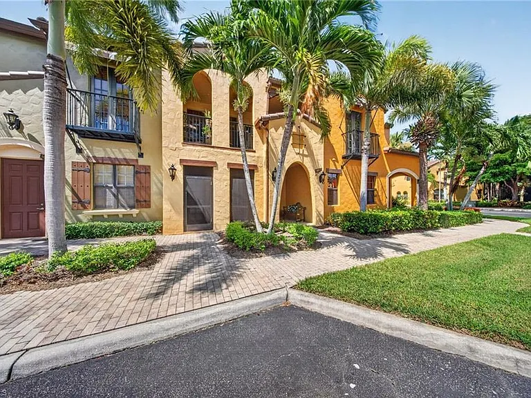 8965 Malibu Ln #802 — Photo 4