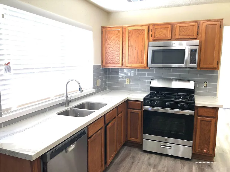 4819 Sunshine Dr — Photo 10