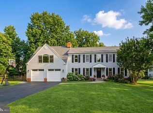 10172 Yorktown Way, Great Falls, VA 22066