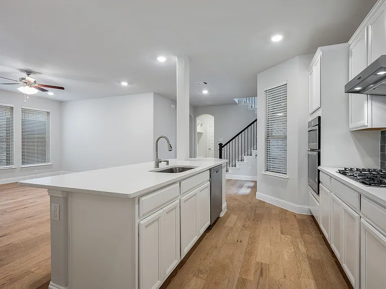 2037 Almassera Dr — Photo 8