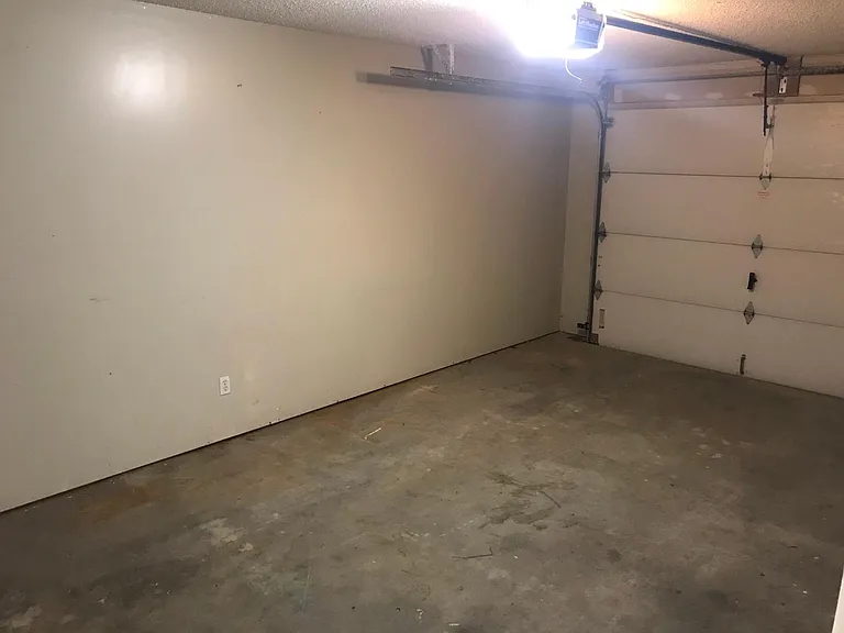 208 Truman St — Photo 12