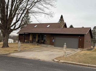 215 S Park St, Livingston, WI 53554