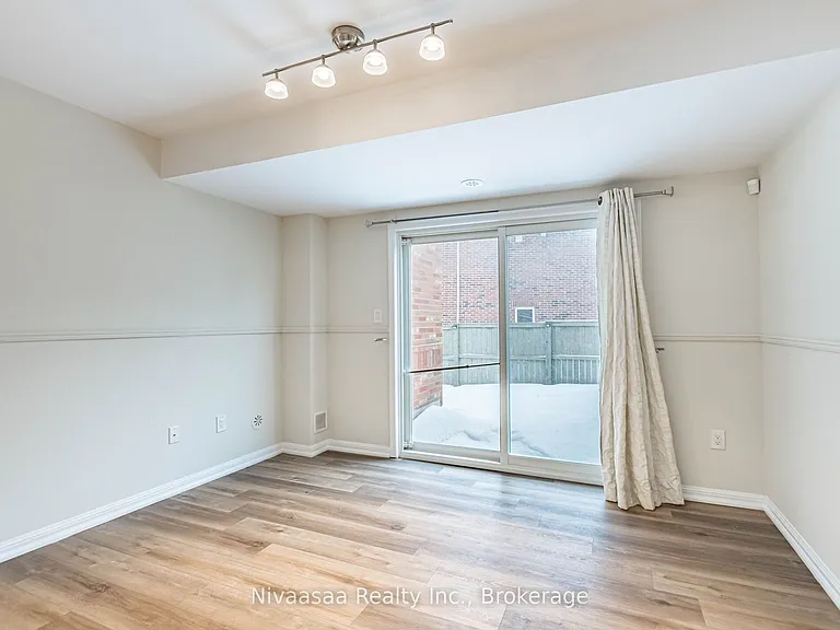 18 Betterton Cres — Photo 9
