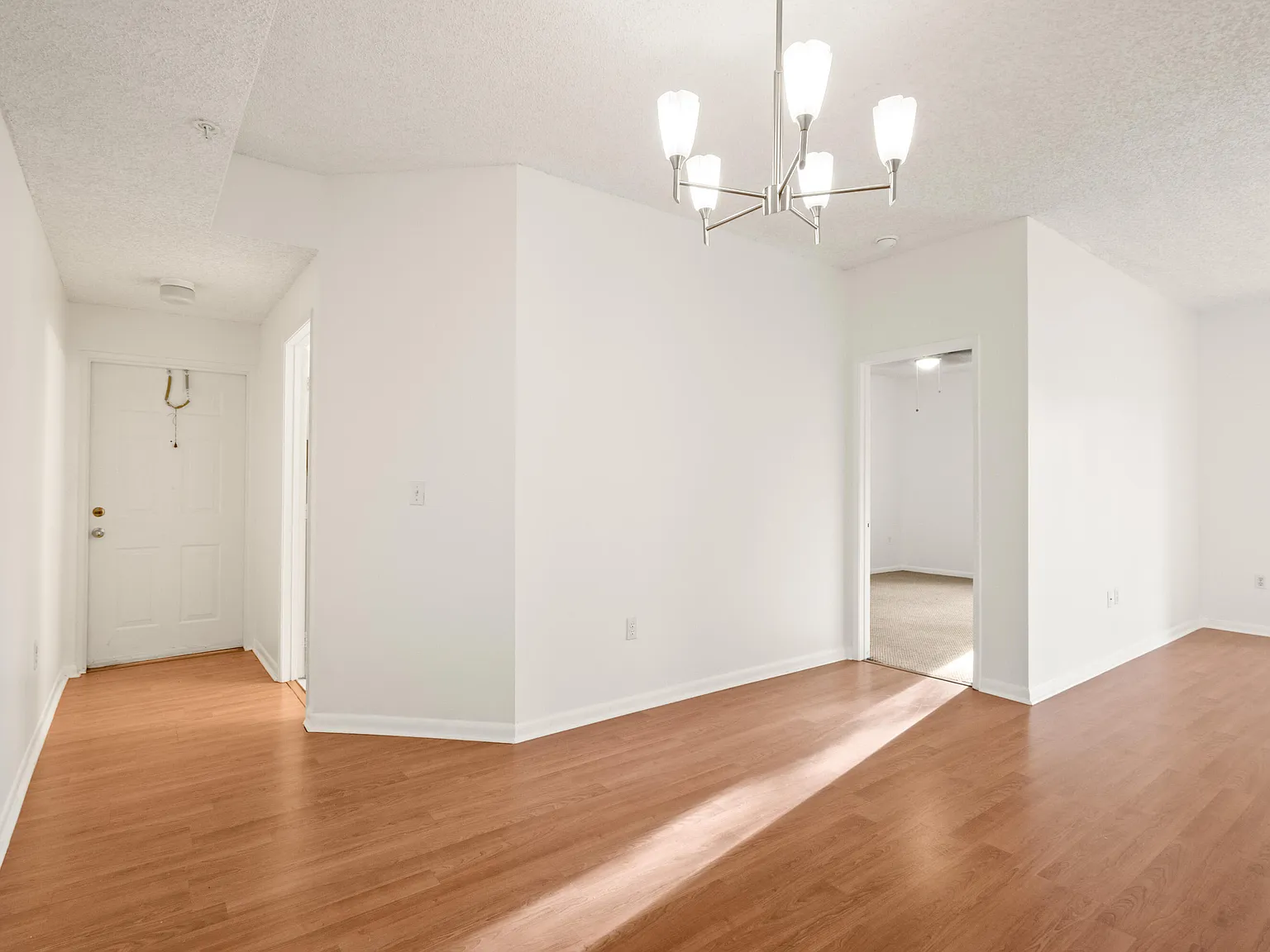 2 bed, 2.0 bath, 1183 sqft, $2,200 — Photo 4