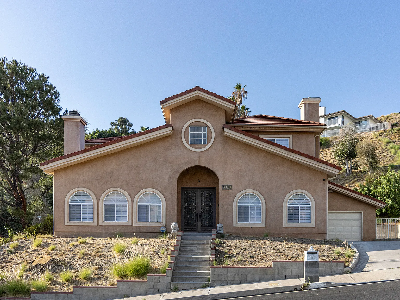 3 bed, 3.5 bath, 3229 sqft, $8,500 — Photo 1