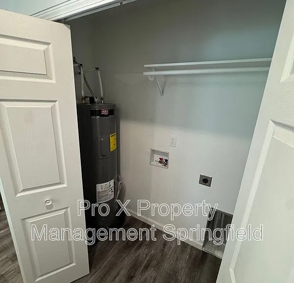 1618 W Scott St — Photo 8