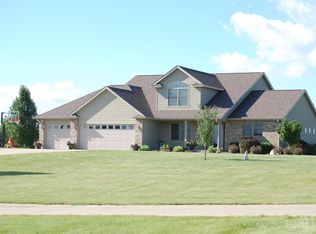 1014 Fox Run Dr, Oskaloosa, IA 52577