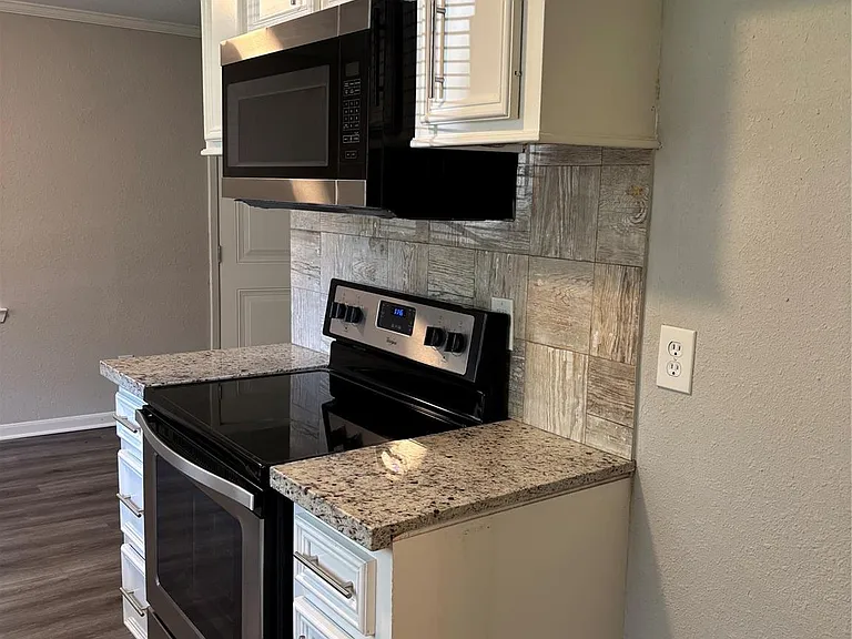 410 Shirlington Rd — Photo 9