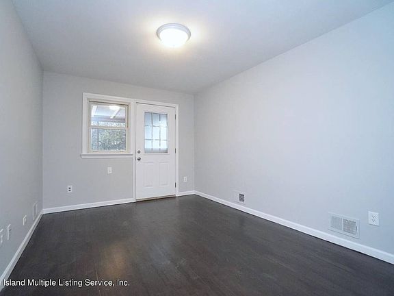 2nd image of 214 Giffords Ln #2
