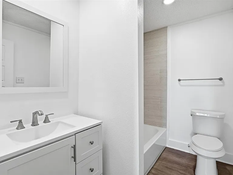100 Howard Dr — Photo 9