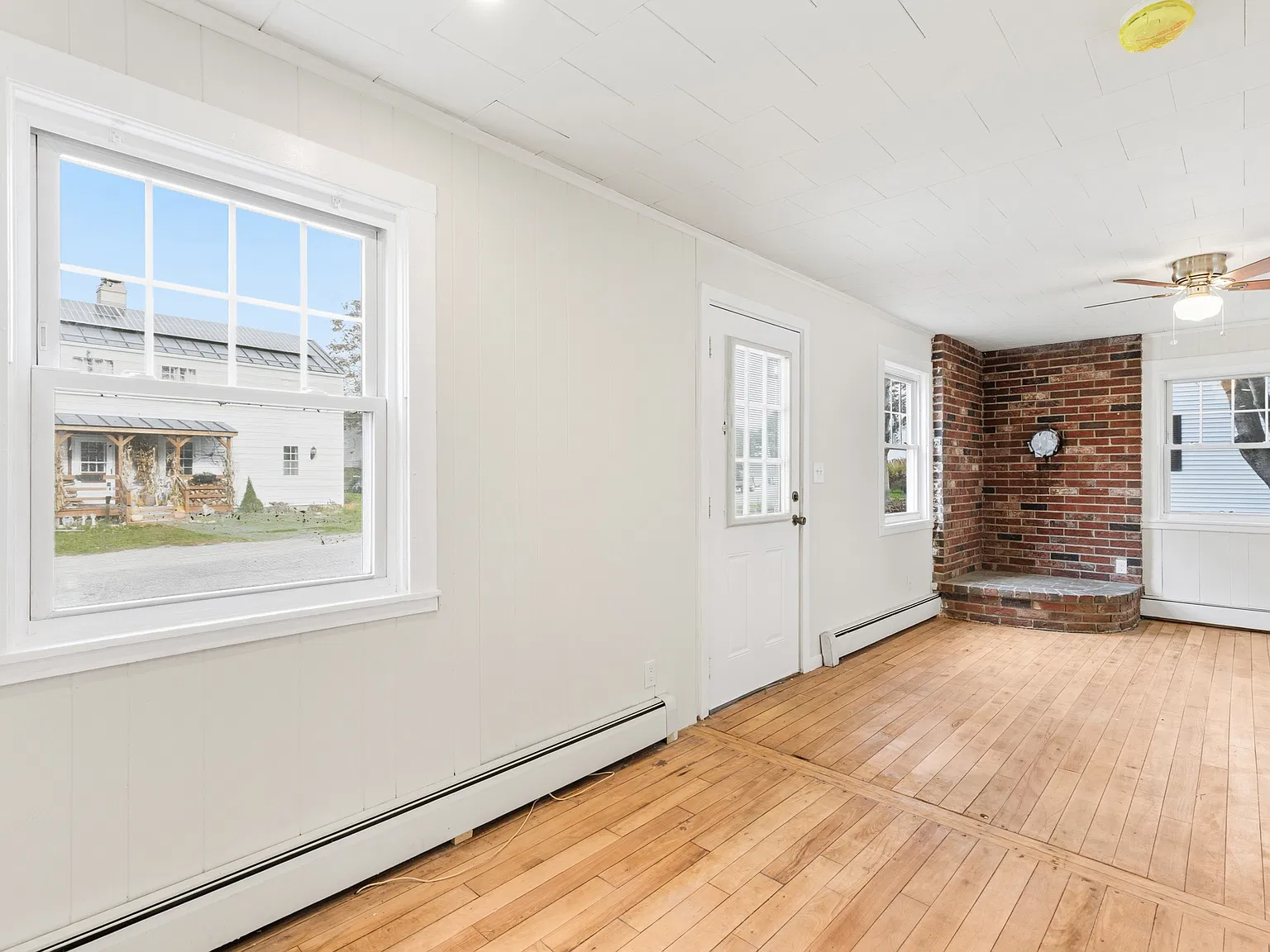 2 bed, 816 sqft, $1,750 — Photo 2