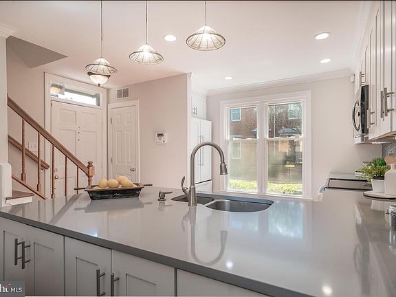 5th image of 506 Colecroft Ct