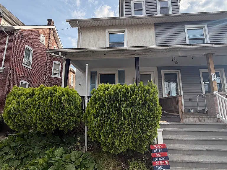 30 W 6th St — Photo 2