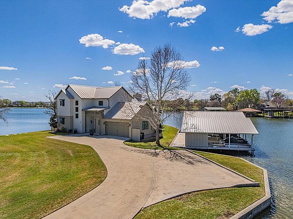 2nd image of 701 Woodland Hills
