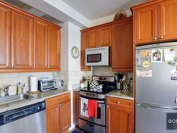 3rd image of 25 Tudor City Pl APT 2005