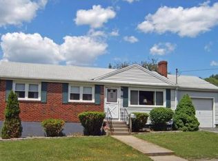 39 Woodcliff Rd, Holbrook, MA 02343