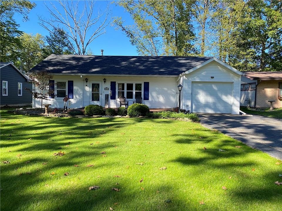 1st image of 22 Evergreen Dr