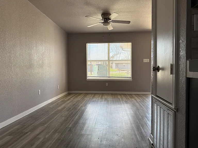 2825 Cedar Cir #3 — Photo 5