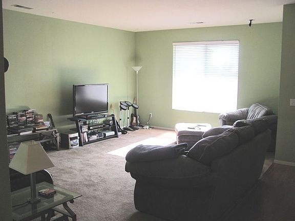 4th image of 1038 N Mount Vernon Ave