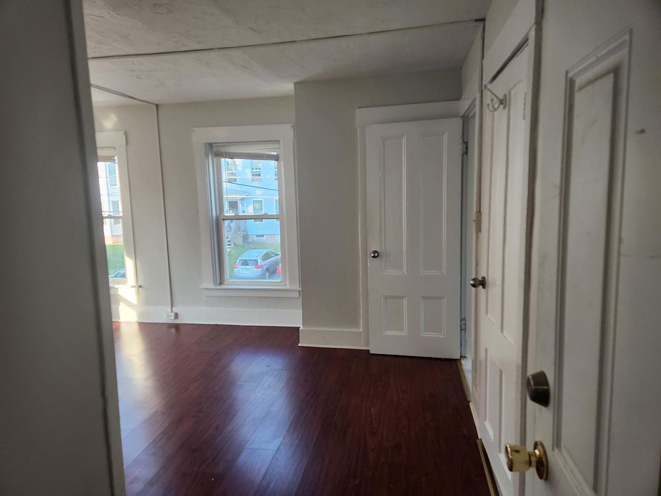 181 Pine St Gardner MA Zillow