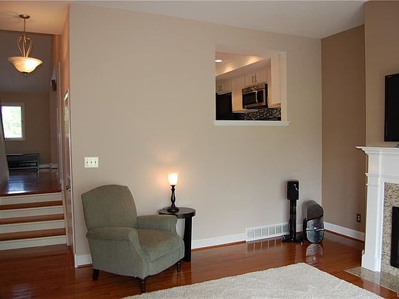 3rd image of 256 Old Meadow Dr
