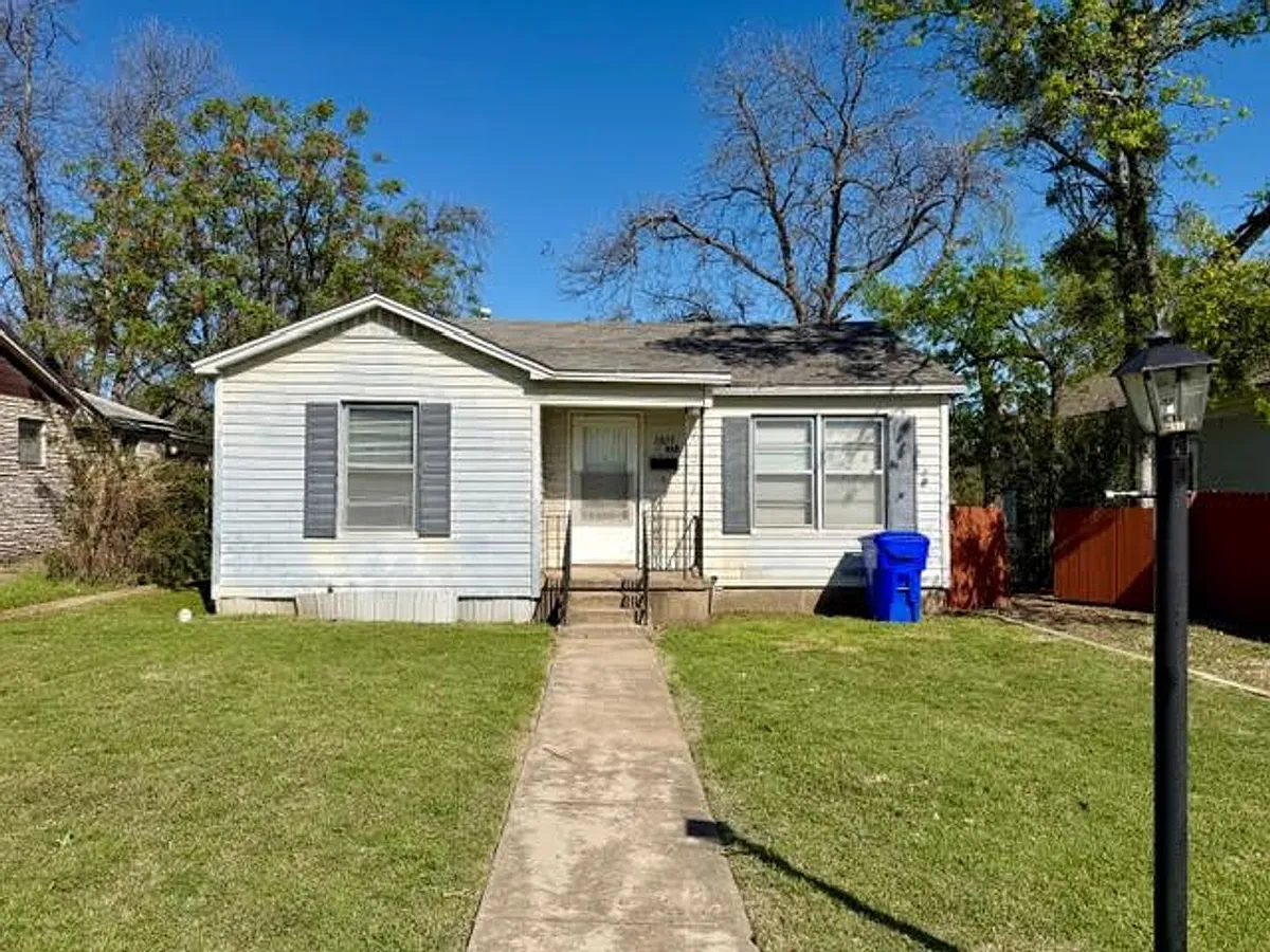 Building Photo - 3809 Homan Ave