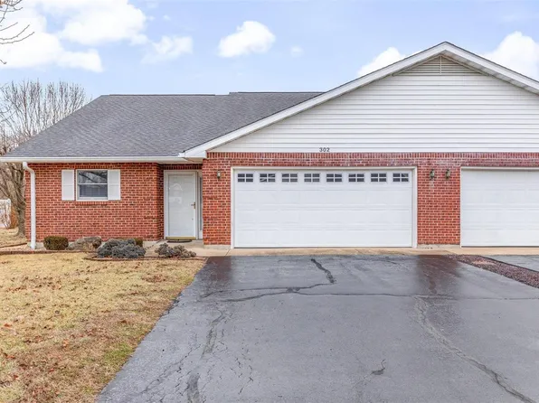 302 E Green Tree Ln, Farmington, MO 63640