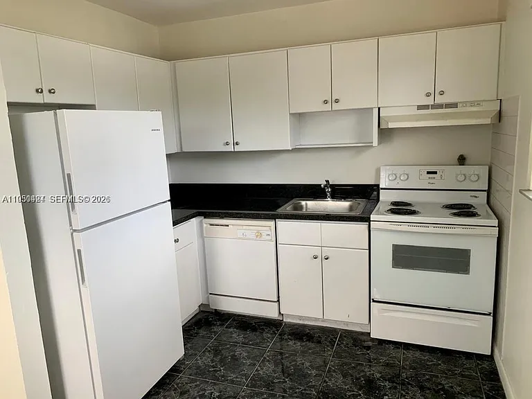 3522 NE 166th St #10 — Photo 8