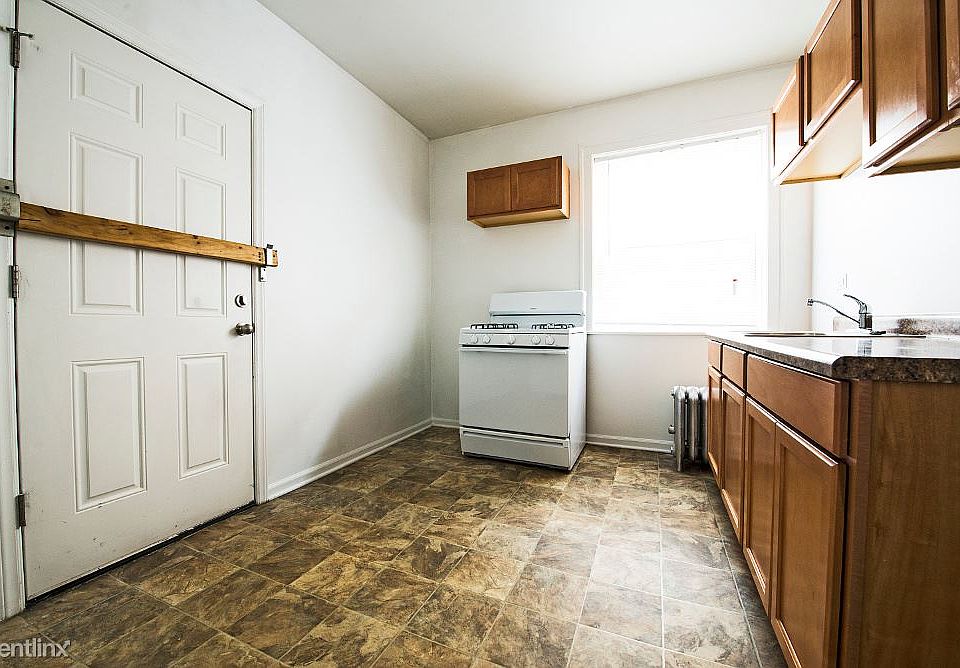 8014 S Maryland Ave Apartments Chicago Kitchen_01