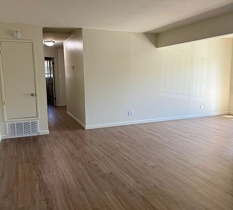 3rd image of 217 Santa Alicia Dr